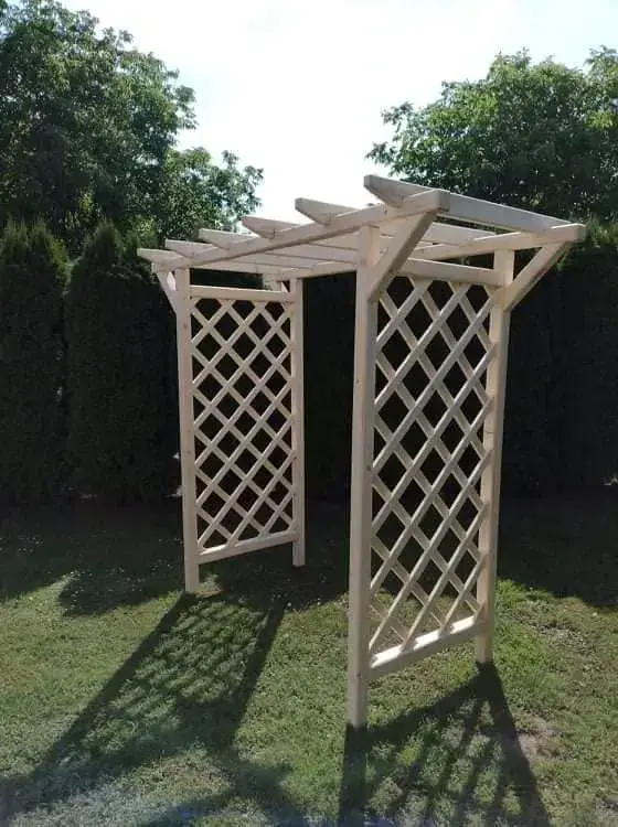 Pergola ogrodowa z kratownicą